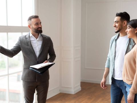 Immobilienvermittler